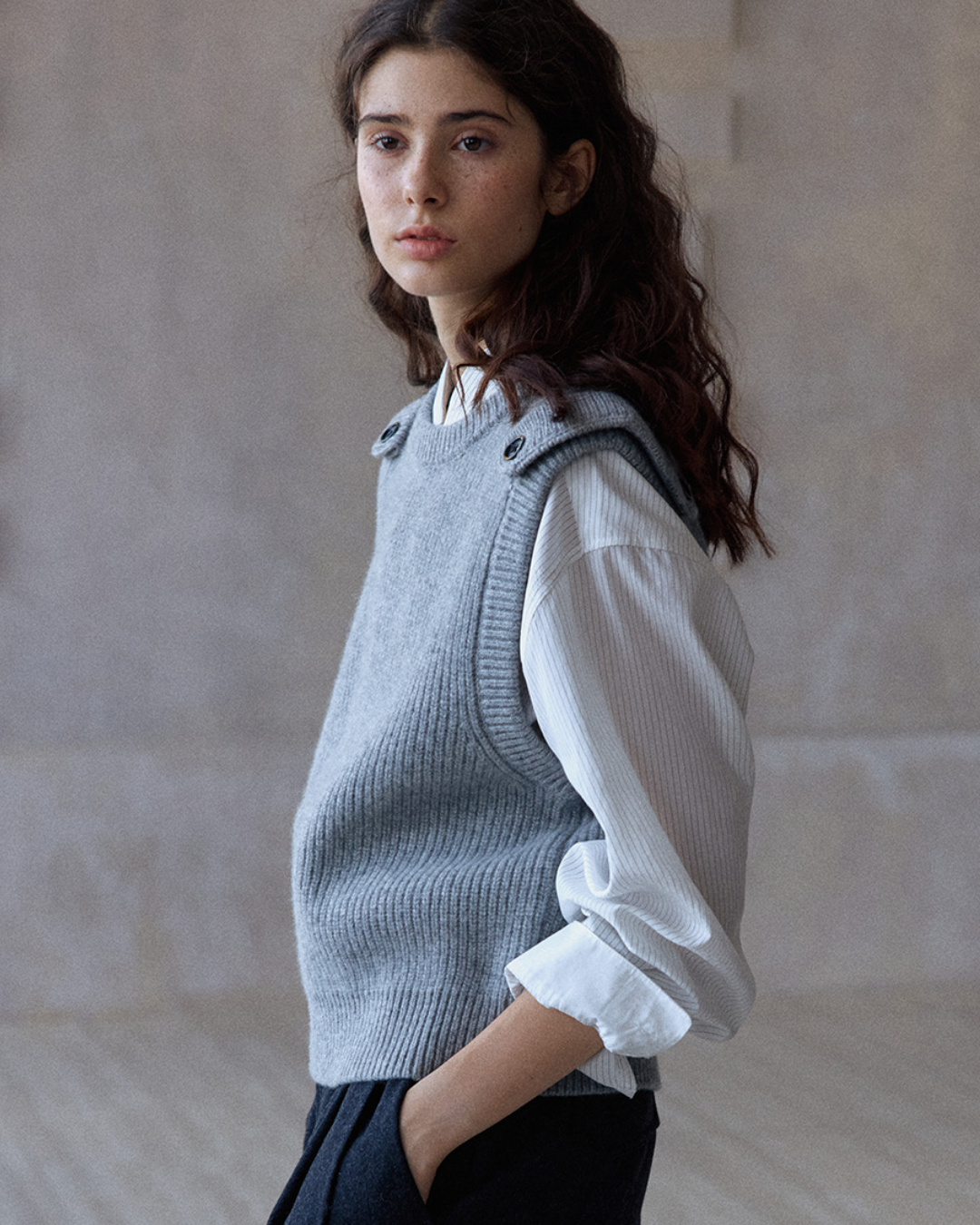 ストラクチャーショルダーニットベスト 10382