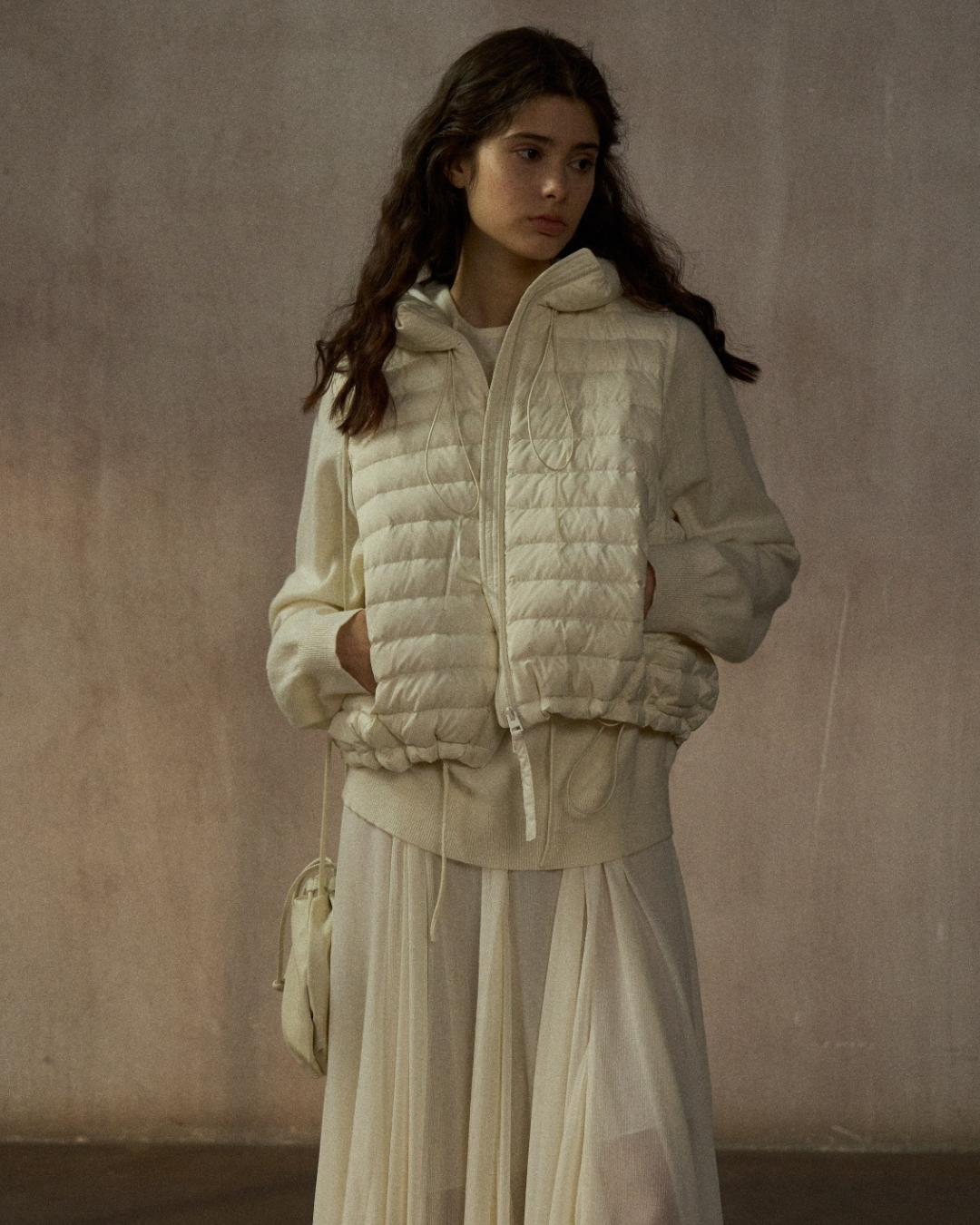 スタンドカラードローコードショートベスト 10250