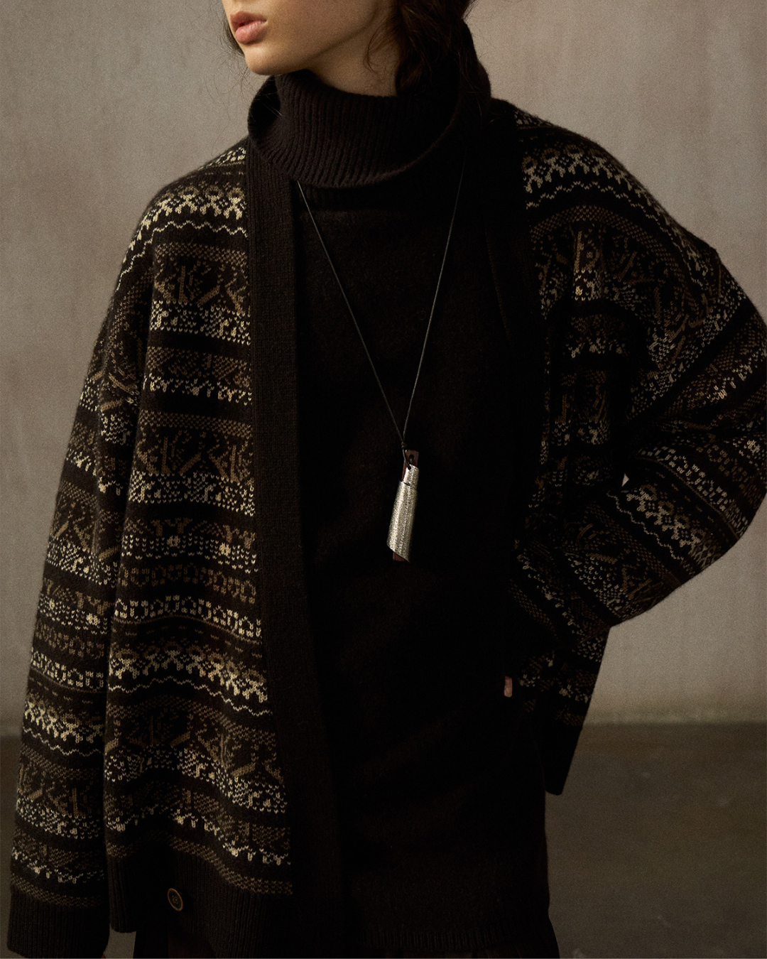 Vネックニットアイル柄カーディガン 10246