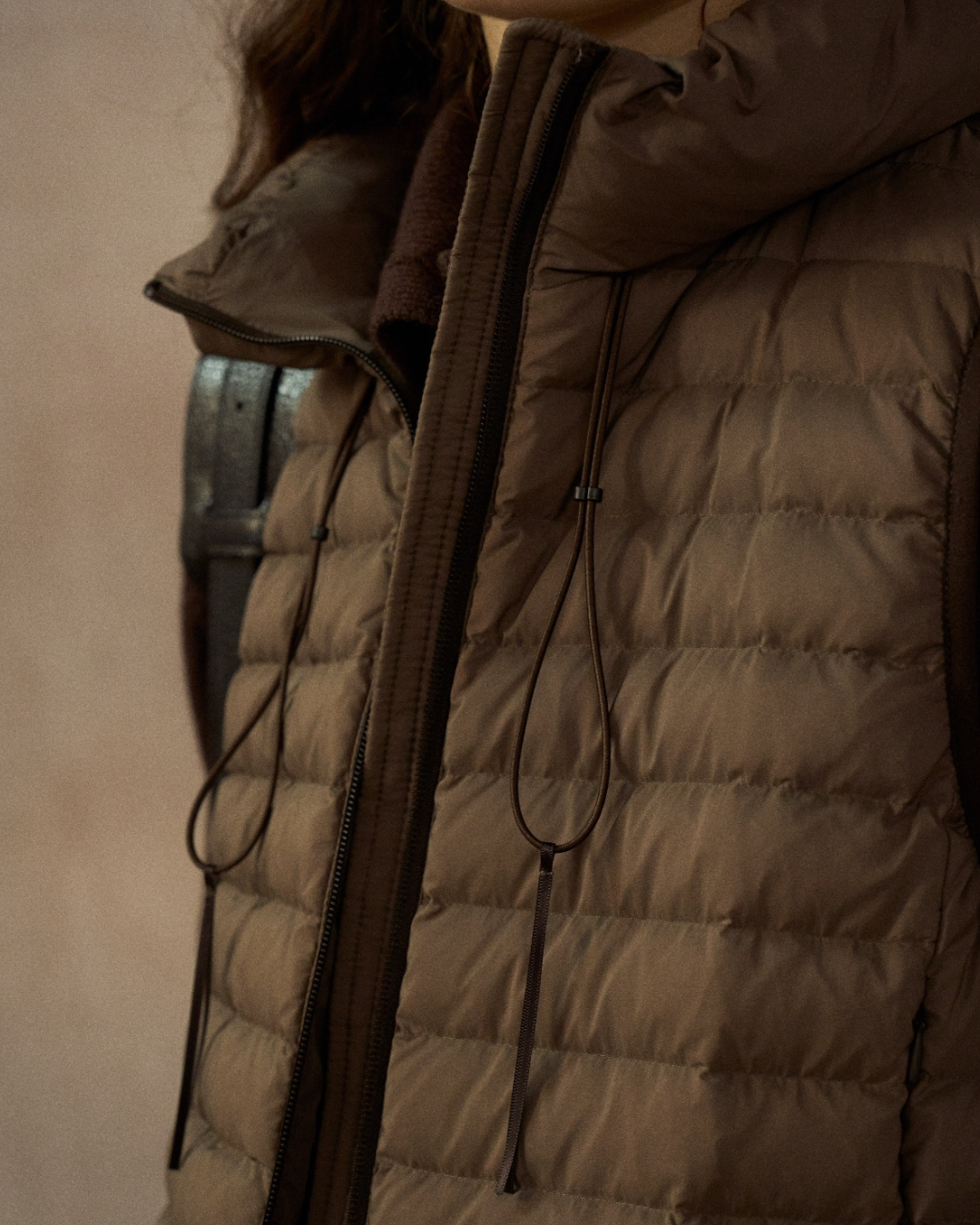 スタンドカラードローコードショートベスト 10250