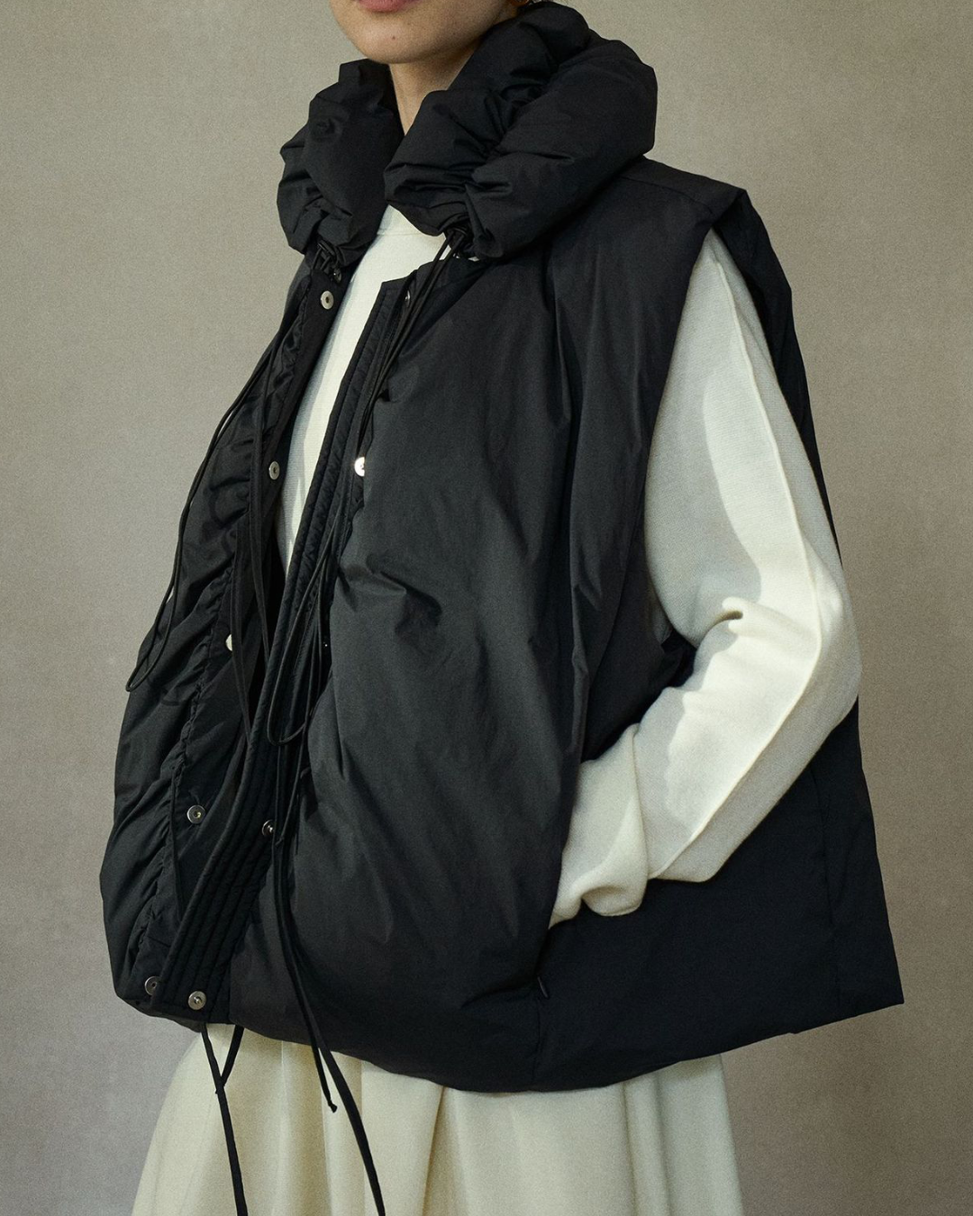 ドローコードミディダウンベスト 10227