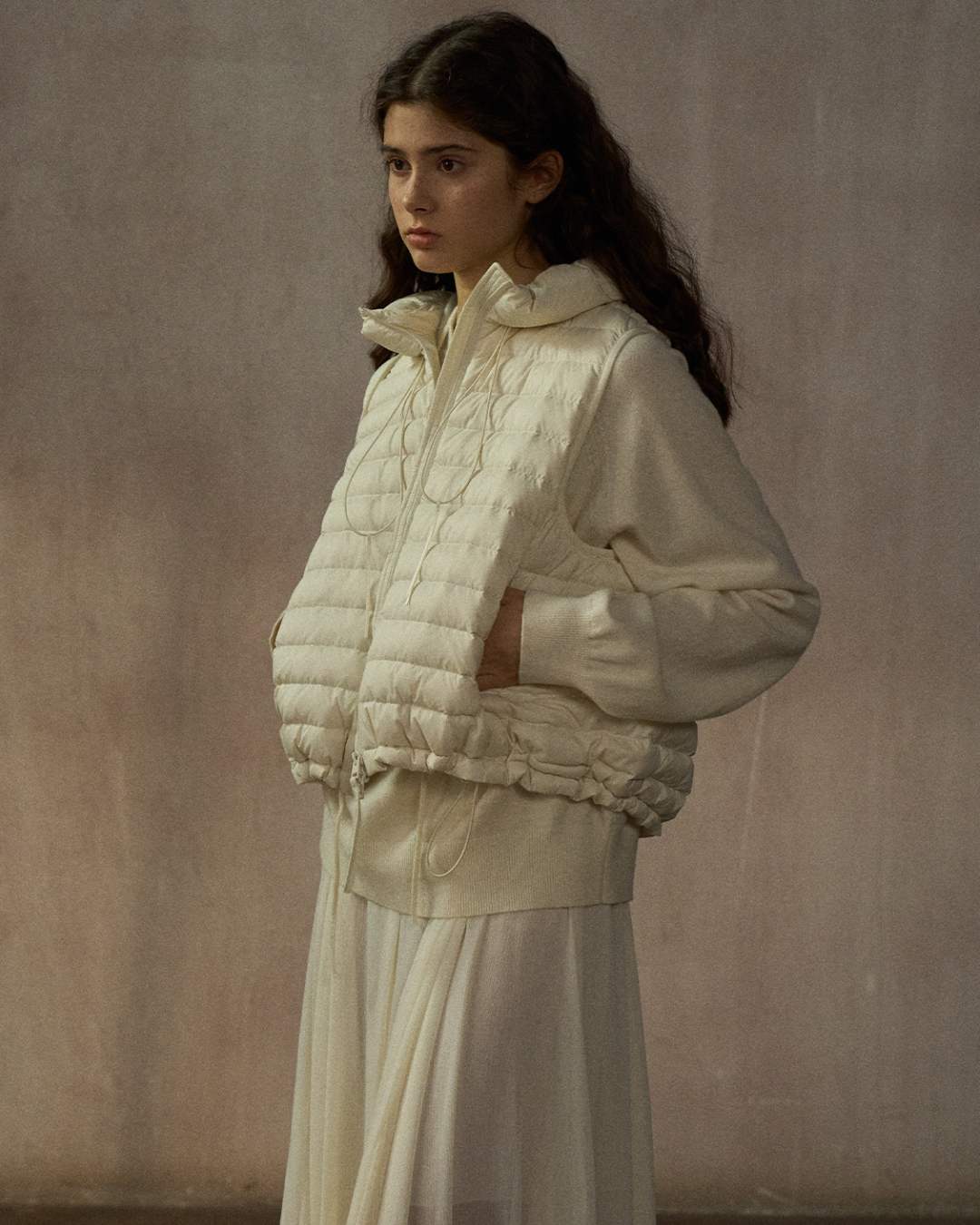 スタンドカラードローコードショートベスト 10250