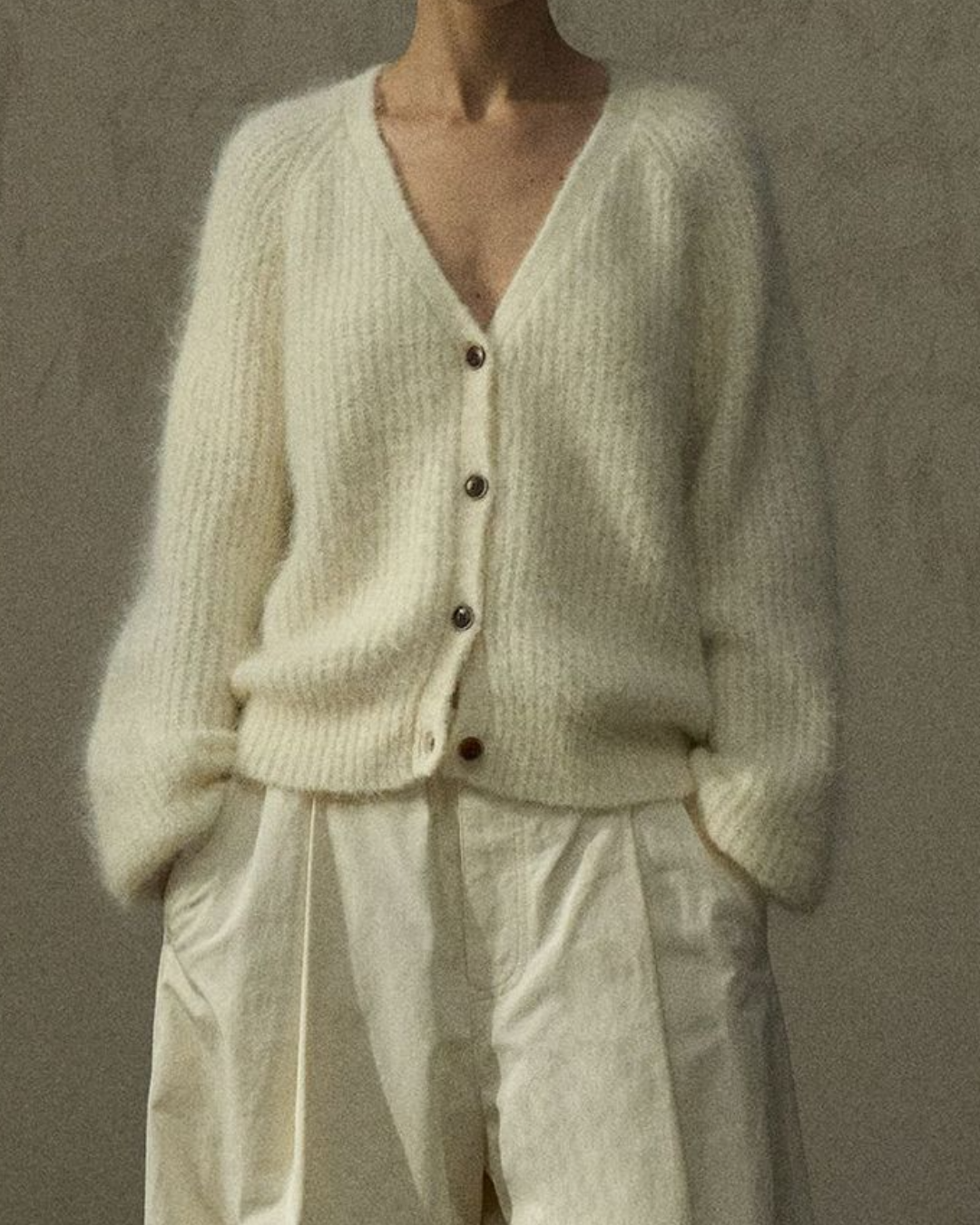 Vネックニットカーディガン 10264