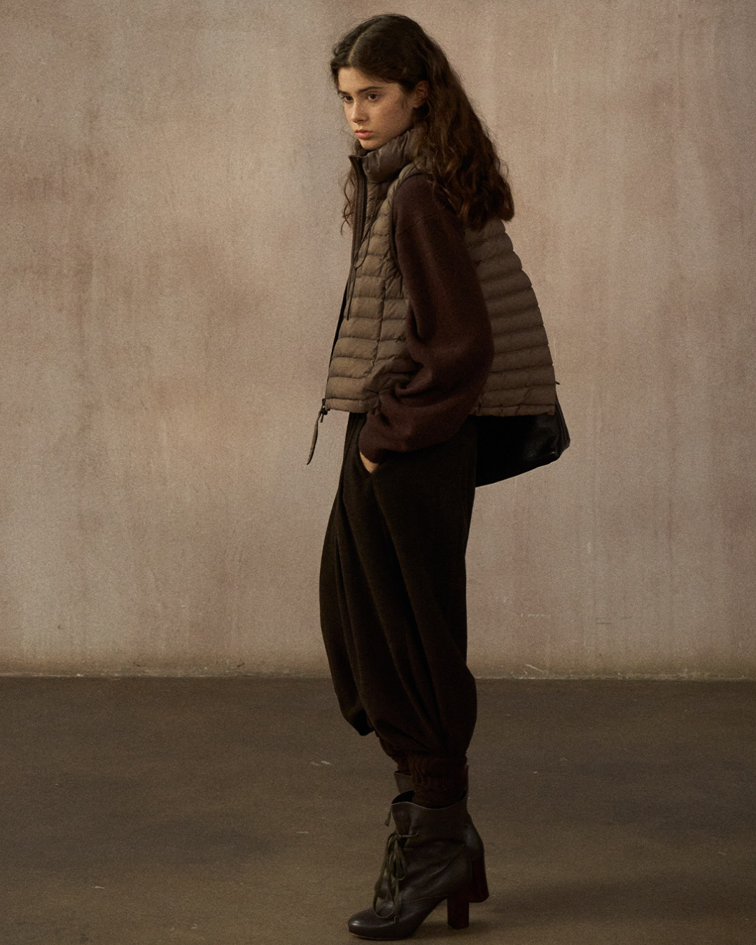 スタンドカラードローコードショートベスト 10250