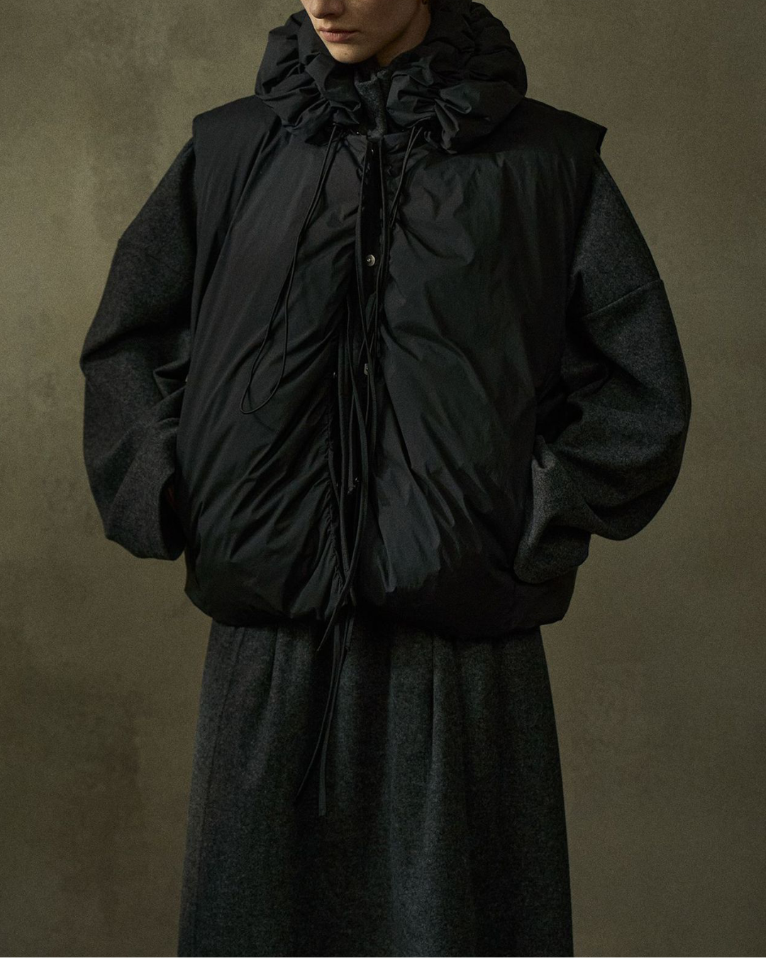 ドローコードミディダウンベスト 10227