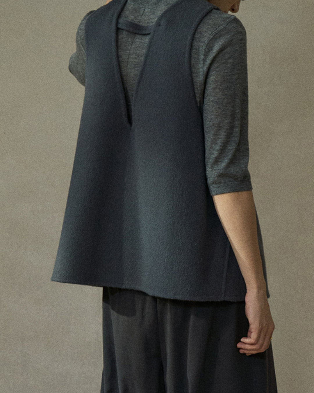 ラウンドネックベスト 10200